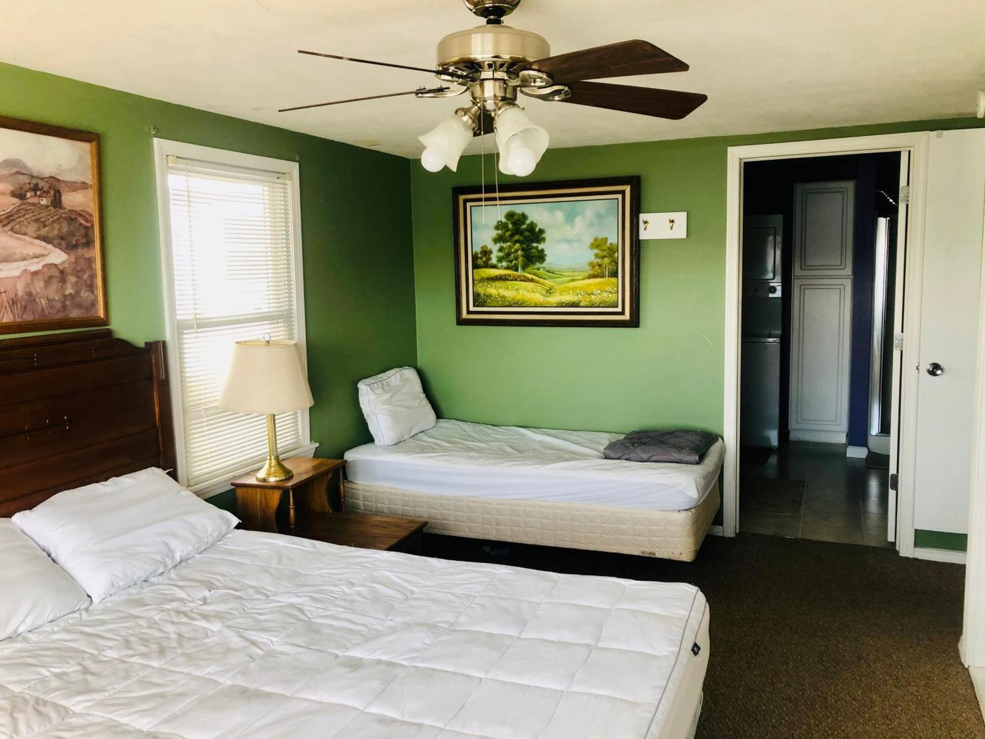 The Wellington Lake Cottage Middlebury エクステリア 写真