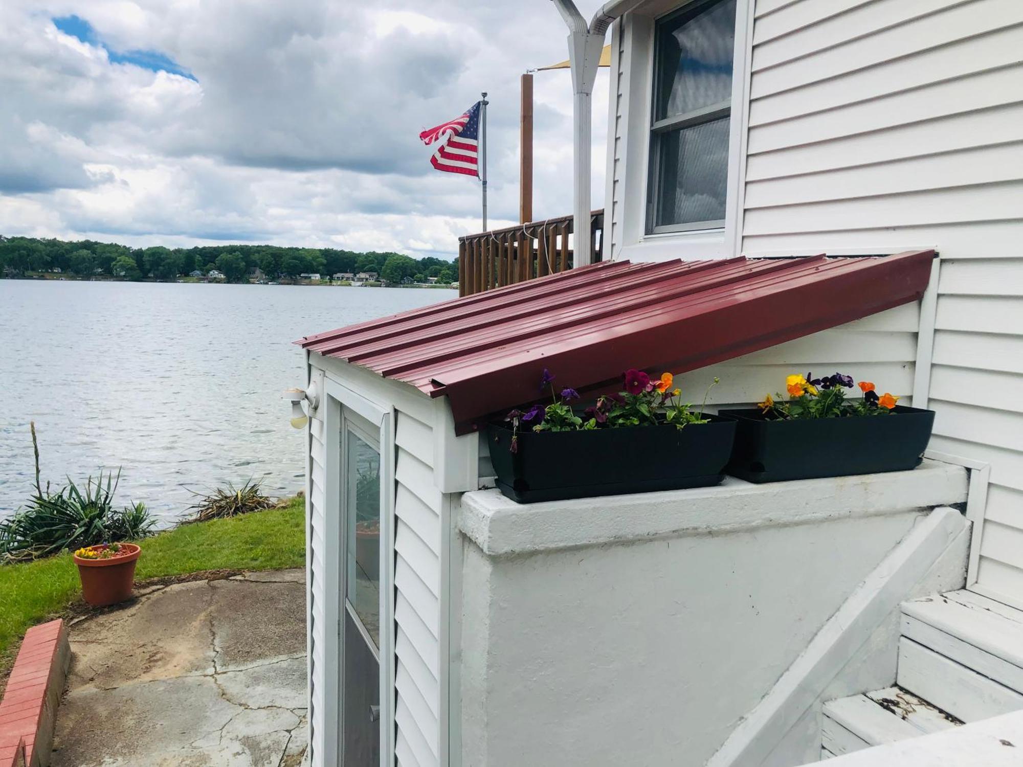 The Wellington Lake Cottage Middlebury エクステリア 写真